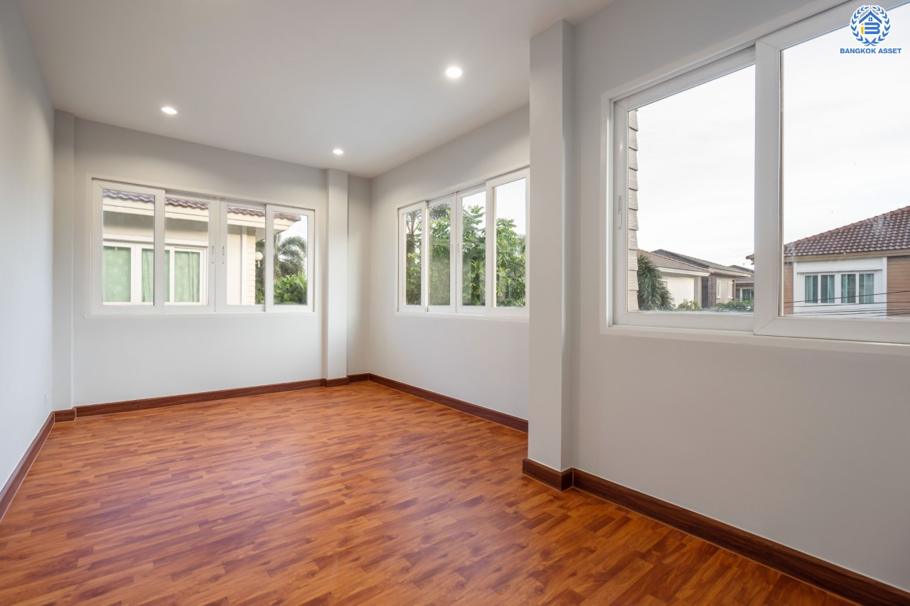 บ้านมือสองตกแต่งใหม่ ม.คาซ่าวิลล์ ราชพฤกษ์-รัตนาธิเบศร์2 แบรนด์ Q.House ต่อเติมครบพร้อมเข้าอยู่ เนื้อที่ 53.2 ตร.ว. ฟังก์ชันจัดเต็ม 3 ห้องนอน 3 ห้องน้ำ 1ห้องอเนกประสงค์ จอดรถได้ 2 คัน บนทำเลศักยภาพ ติดถนนราชพฤกษ์ และเพียง 10 นาทีถึงรถไฟฟ้า "สถานีบางรักน้อยท่าอิฐ"